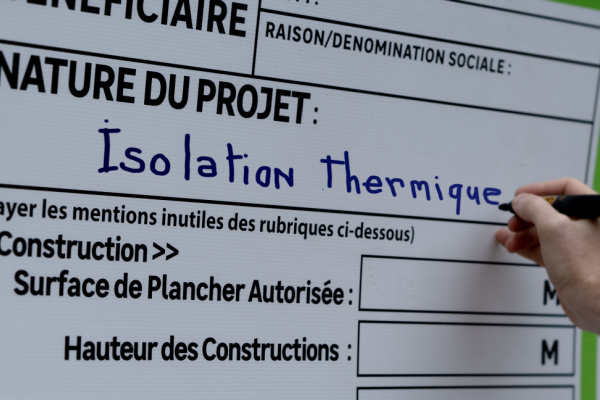 Travaux immobiliers : pour vivre heureux, vivons affichés ?