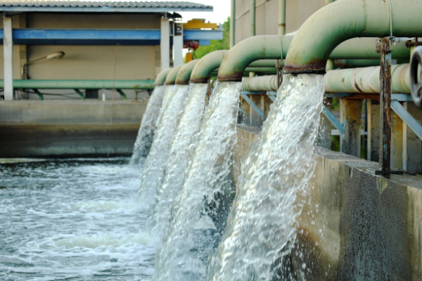 Industrie : des limitations pour le puisage d’eau potable